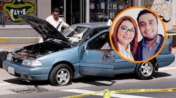 Automóvil azul con impactos de bala y cinta policial, junto a un recuadro circular con los rostros de una mujer y un hombre.