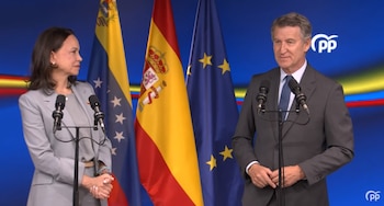 María Corina Machado y Alberto Núñez Feijóo junto en el evento del partido (PP)