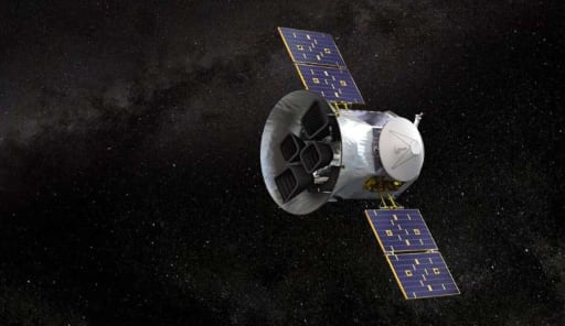 El telescopio TESS de la NASA detectó patrones de luz que permitieron identificar eclipses múltiples en TIC 295741342 lo que facilita el análisis de la evolución estelar (NASA)
