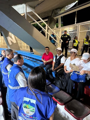 El sindicato de vendedores ambulantes señaló que la logística del evento impidió la entrada de productos tradicionales como lechona, hamburguesas, perros calientes, maní y crispetas - crédito Personería Cali