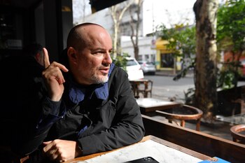 “La novela surgió jugando a