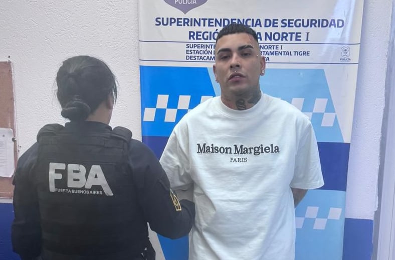 Callejero Fino tras su arresto en Villa La Ñata