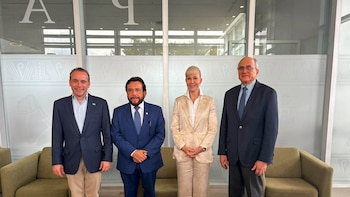 Vicepresidente de El Salvador llega a Colombia previo a la investidura de Abelardo de la Espriella