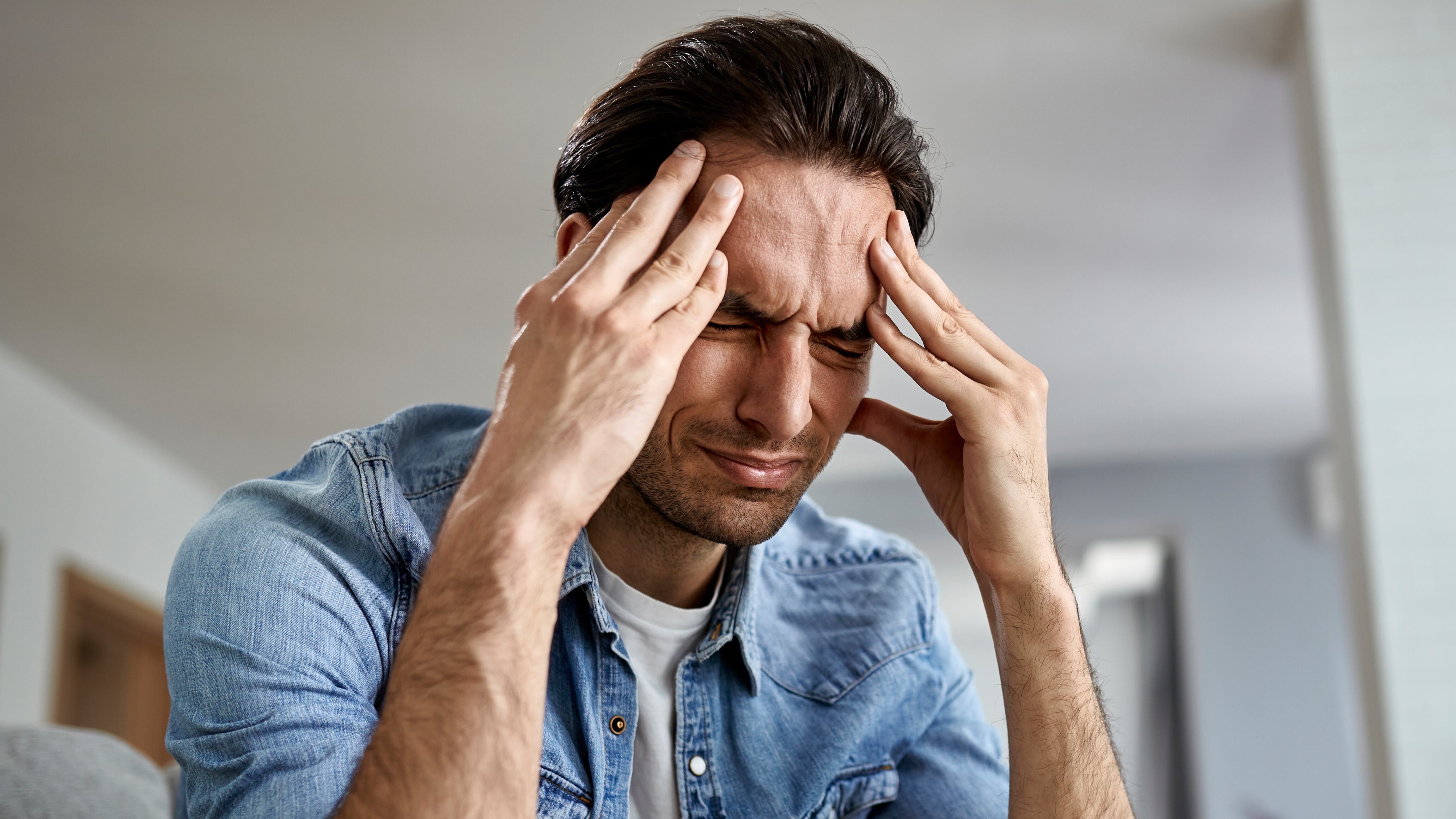 La hipotensión o presión arterial baja puede causar síntomas graves y requiere una respuesta rápida para evitar complicaciones (Freepik)