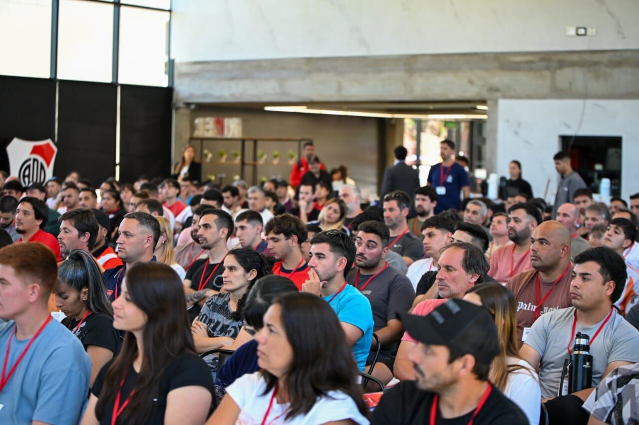 El auditorio escuchó las propuestas