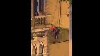 En medio de la manifestación,