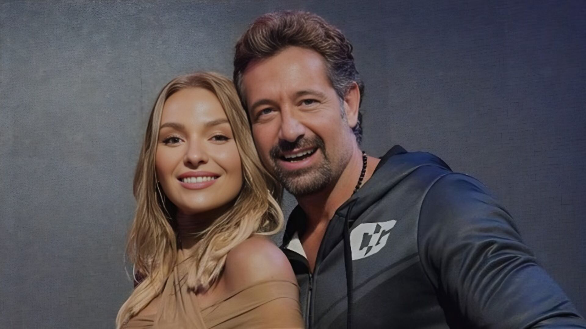 Hacemos Periodismo 1 Gabriel Soto e Irina Baeva anunciaron su separación en julio de 2024, en medio de rumores de una supuesta infidelidad de parte del actor. (@LaOreja_TV, X)