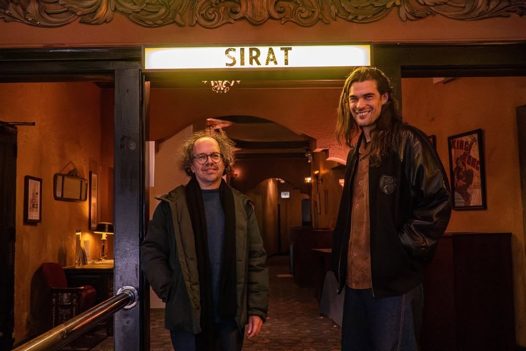 El guionista Santiago Fillol junto a Oliver Laxe, director de Sirat, candidata a mejor película internacional