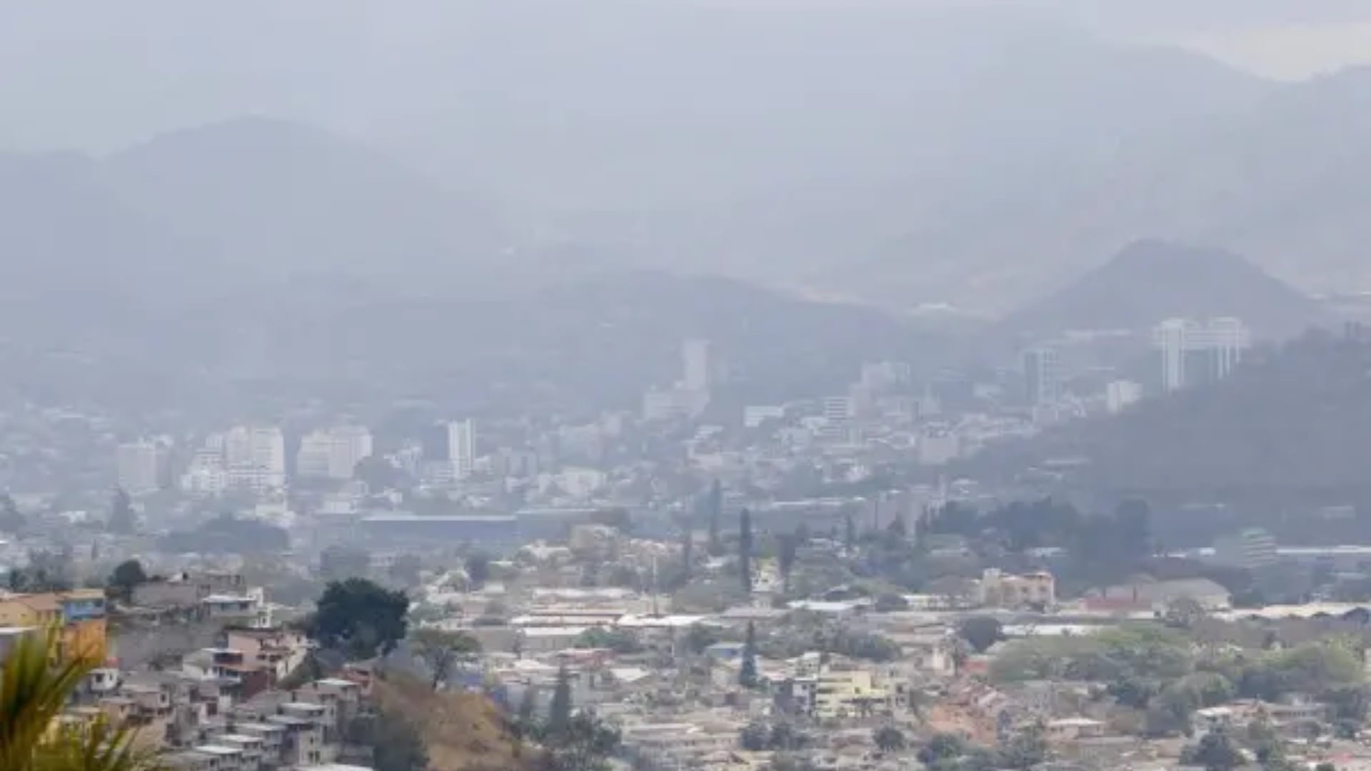 Las altas temperaturas aumentan el riesgo de golpes de calor en la población.(FOTO: La Prensa)
