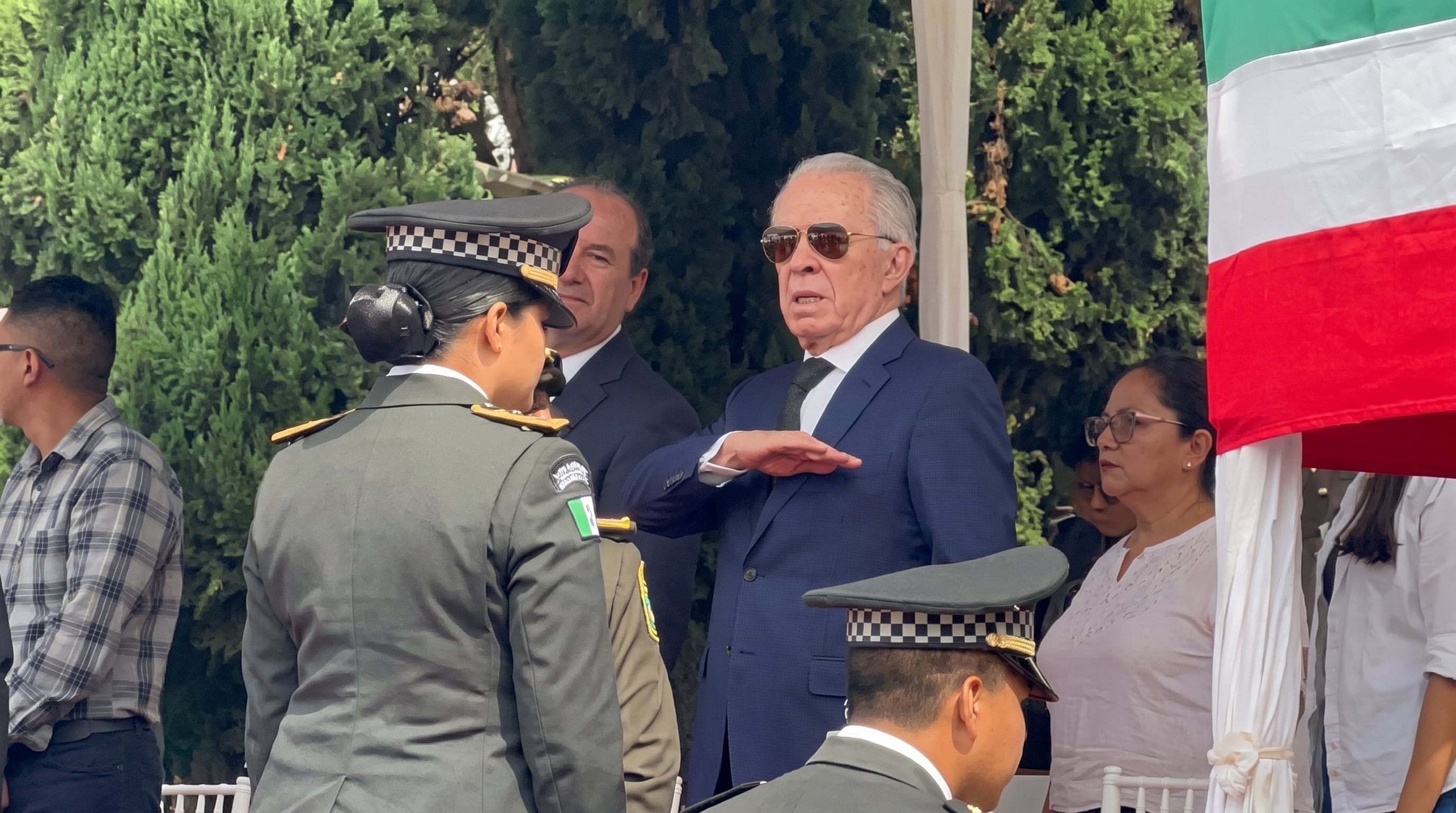 El comunicador asistió a la ceremonia del 179 aniversario de la Gesta Heroica de los Niños Héroes. Las imágenes de su presencia provocaron reacciones y críticas de usuarios en redes sociales.