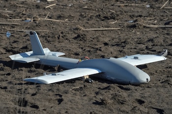 Un informe de CSIS y el Instituto George W. Bush denuncia que hasta doce mil norcoreanos trabajan en una fábrica rusa de drones bajo condiciones de trata de personas. (REUTERS/Oleksandr Klymenko)