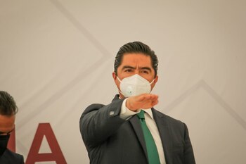 Suman 5 exfuncionarios de la