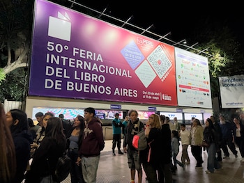 La Feria Internacional del Libro de Buenos Aires celebra su 50° edición en el predio de La Rural, reuniendo a miles de lectores y destacadas figuras literarias - (Celeste Sawczuk)
