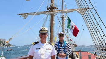 “Uno zarpa del puerto siempre con ganas de regresar”: así se despidieron 144 Guardiamarinas a bordo del Buque Cuauhtémoc a un año de su accidente