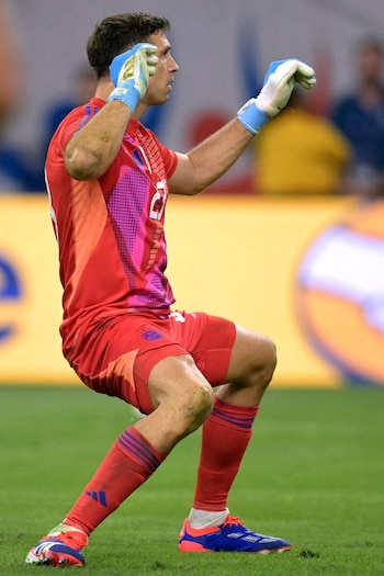 dibu martinez festejo argentina vs ecuador copa america