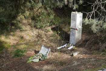Imagen del monumento a Lorca en el barranco de Víznar, uno de los lugares donde se creyó que pudo ser fusilado.