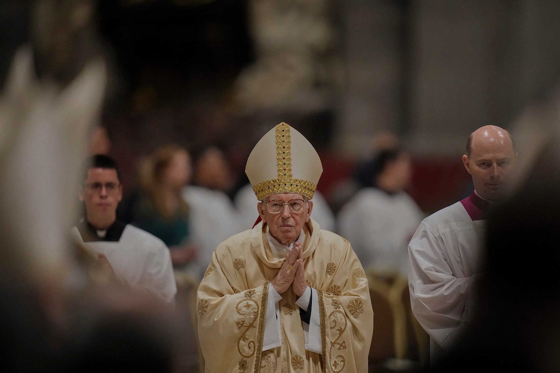 El Papa Francisco estuvo representado por el Cardenal Giovanni Battista Re (Foto: AP)