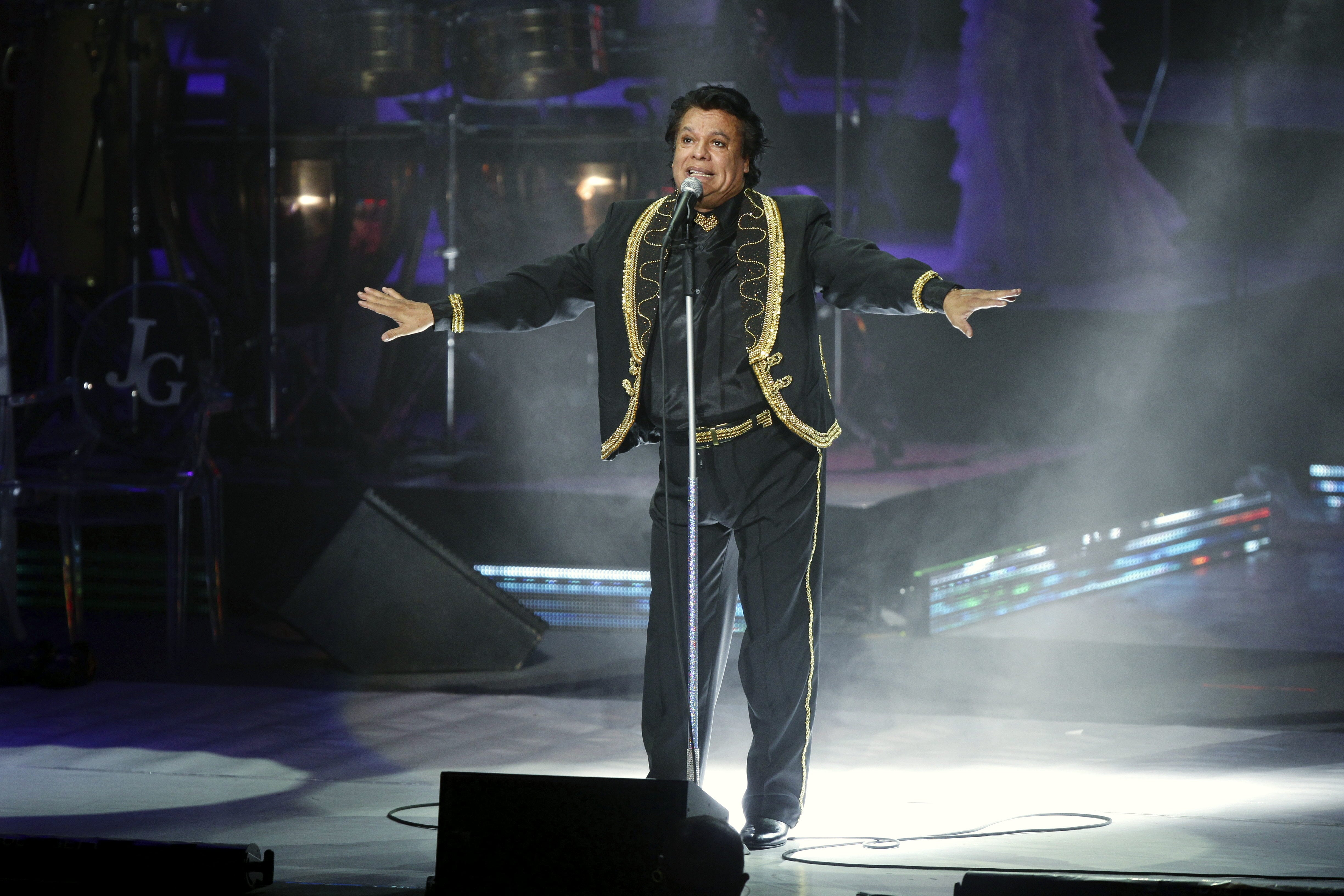 El cantante mexicano Juan Gabriel en un concierto. EFE/Ulises Ruiz Basurto