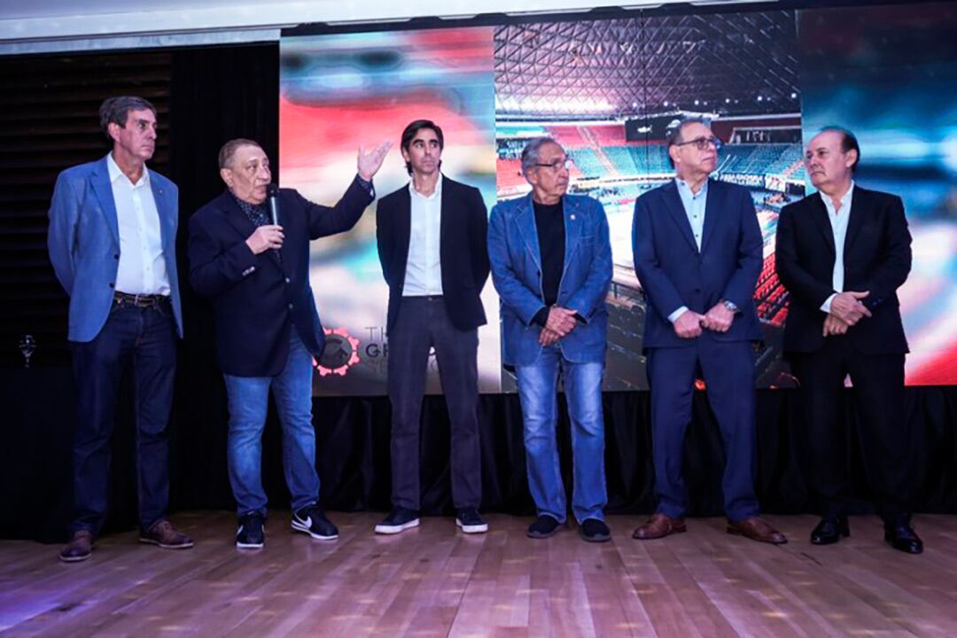 Entre los asistentes se destacaron Fabián Borro, presidente de FIBA Américas; Eduardo Tassano, presidente de la Asociación de Clubes (AdC); Sergio Gatti, presidente de la Confederación Argentina de Básquet; y Gerardo Montenegro, presidente de Quimsa y ex titular de la AdC