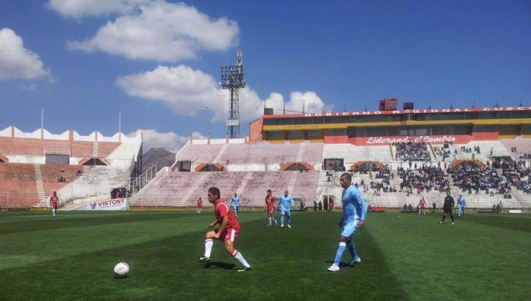 Por motivo de la Teletón 2012, el entonces equipo de Sergio Markarián se midió ante Cienciano en el Inca Garcilaso de la Vega. Crédito: Andina.