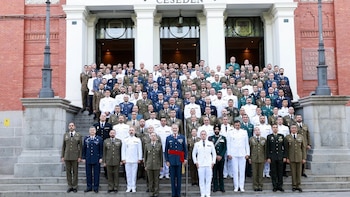 El Rey preside la entrega de diplomas del Curso de Estado Mayor de la Escuela Superior de las Fuerzas Armadas