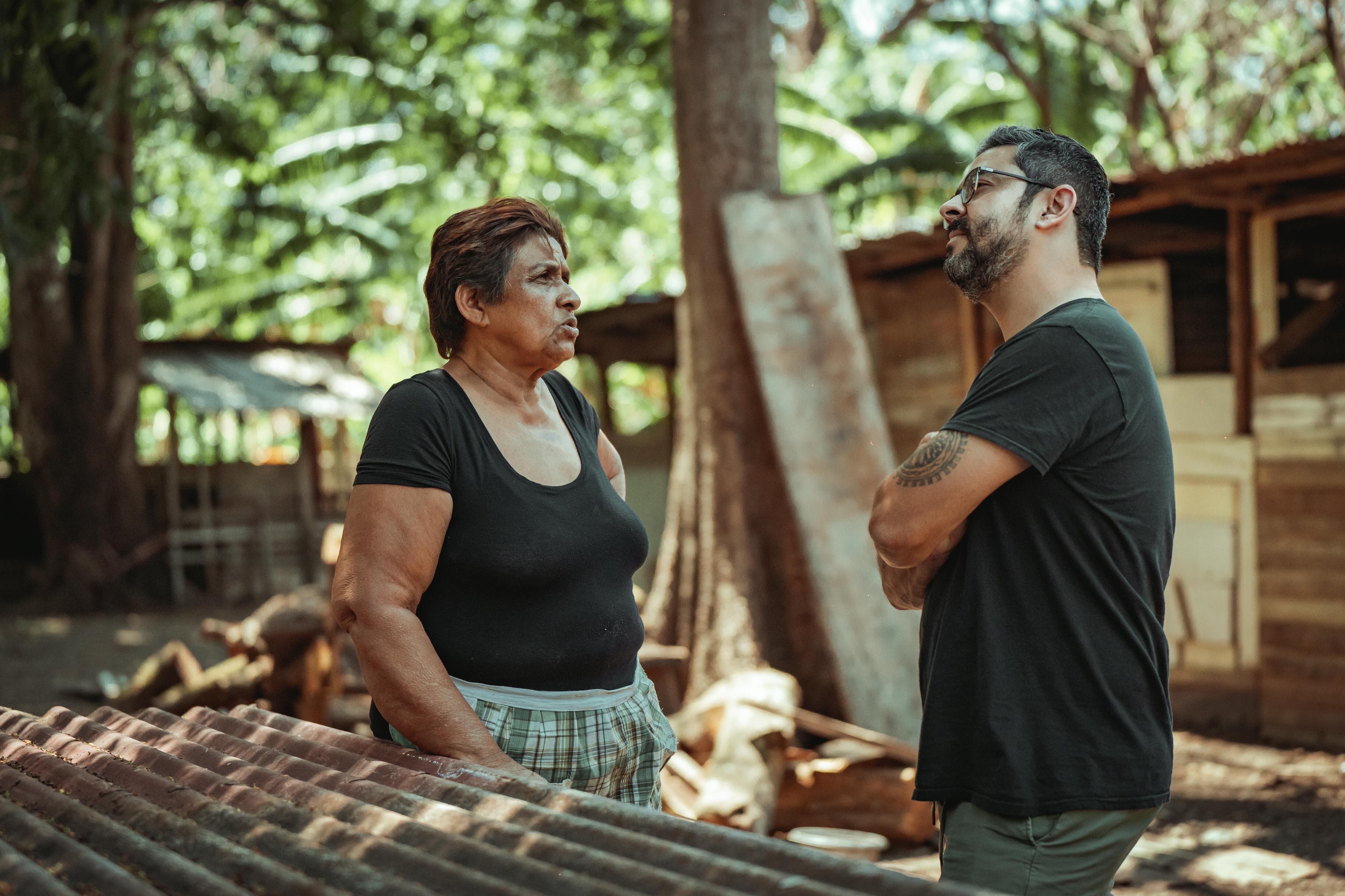 Pablo Bonilla junto a María Elena, cocinera tradicional Chorotoga (Cedida)