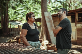 Pablo Bonilla junto a María