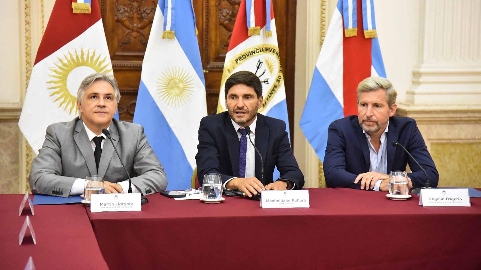 Martín Llaryora, gobernador de Córdoba; Maximiliano Pullaro, gobernador de Santa Fe; y Rogelio Frigerio, gobernador de Entre Ríos