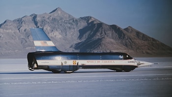 Los récords de velocidad en tierra, una competencia dominada por innovación y hazañas históricas