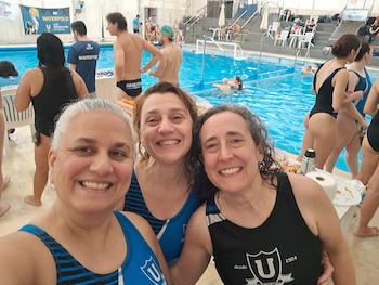 Mayores de 50, comunidad y competición: el costado social del Waterpolo Master 2026 que reunió varias generaciones en Rosario
