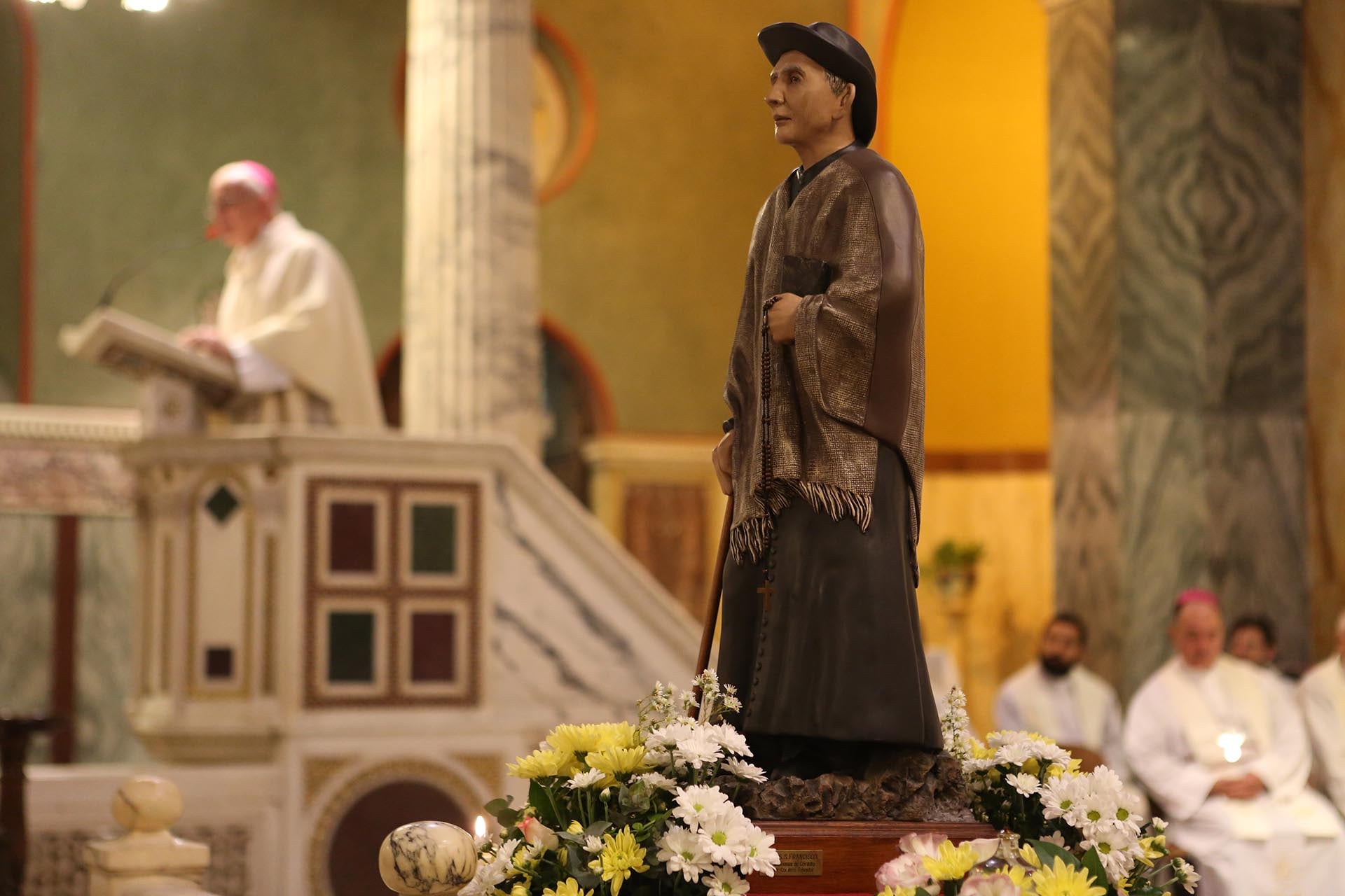 Misa de vigilia en la Iglesia Santa Maria Dolorata de la ciudad de Roma, en vísperas de la canonización de Juan Gabriel Brochero (foto: Cesar de Luca)