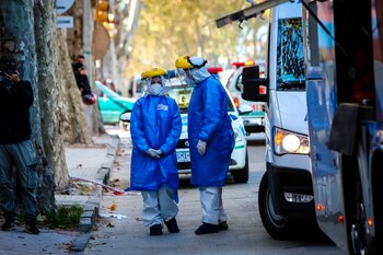 Trabajadores sanitarios en las calles