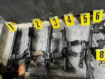 El faltante de armas en el Organismo Judicial se suma a otros reportes de armamento extraviado bajo custodia estatal y aumenta la presión sobre la Corte Suprema de Justicia por sus cuestionamientos internos.