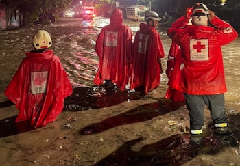 Inundaciones por fuertes lluvias causan estragos en el occidente de El Salvador dejando varias familias evacuadas
