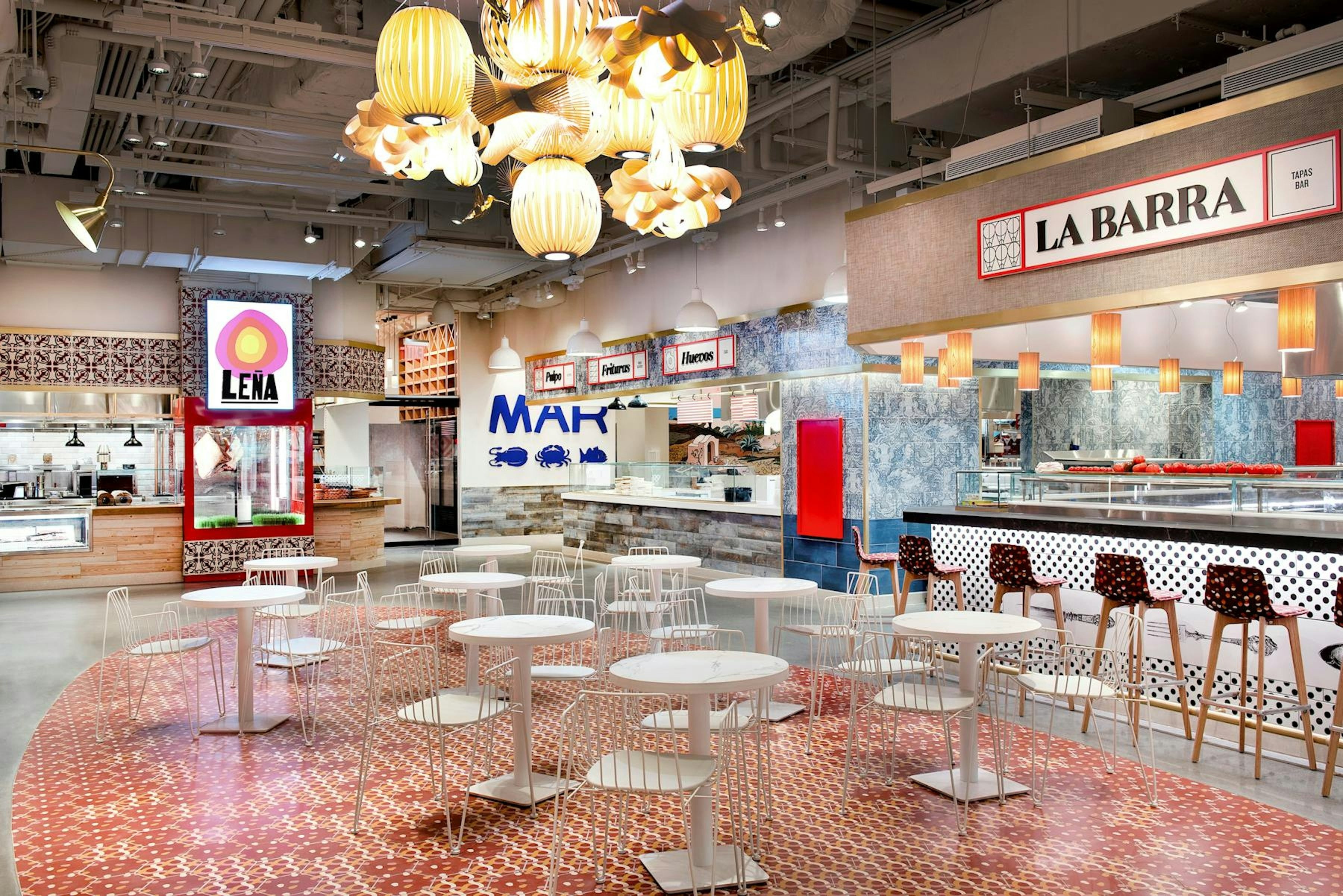 Puestos en el interior de Mercado Little Spain. (José Andrés Group)