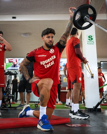 Caín Fara entrena con Universitario