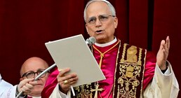 El papa León XIV lanza un “llamado a la paz” a “todos los pueblos” en su primeras palabras