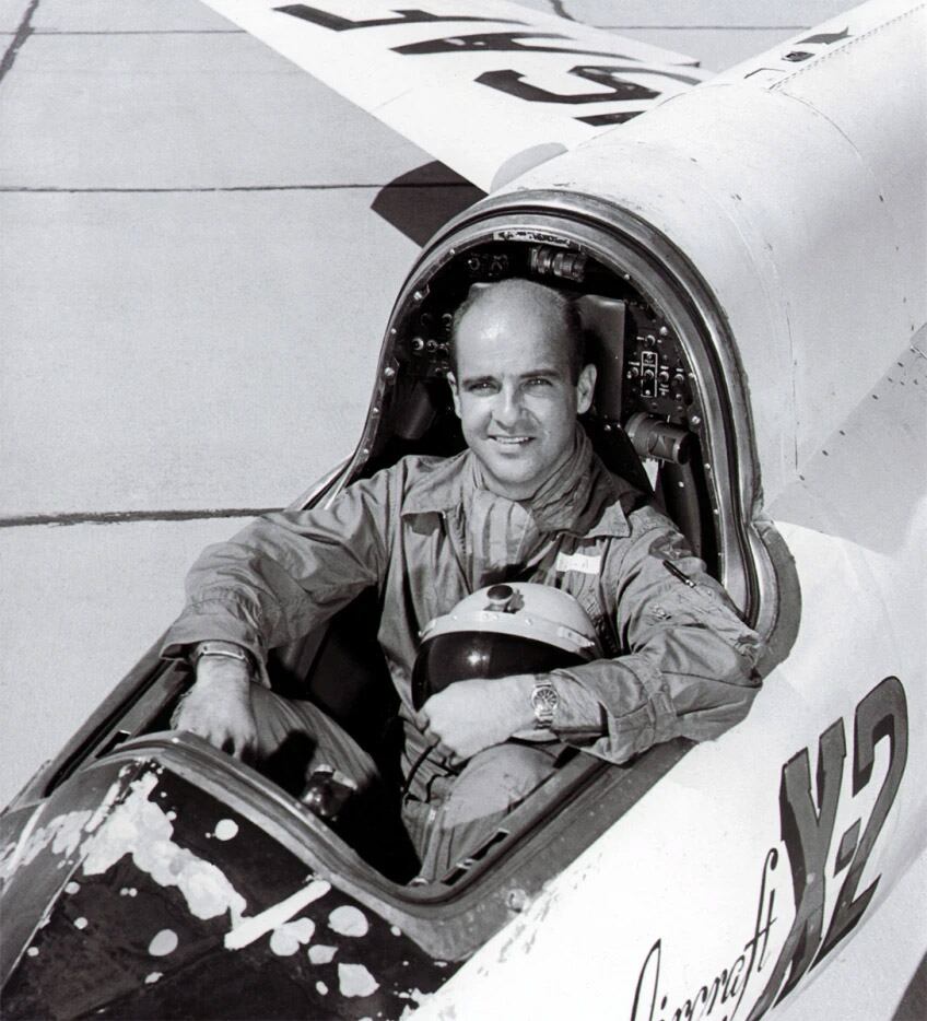 El capitán Milburn Apt sonríe en la cabina del X-2 donde hallaría la muerte (Gentileza Sharman Apt Russell)