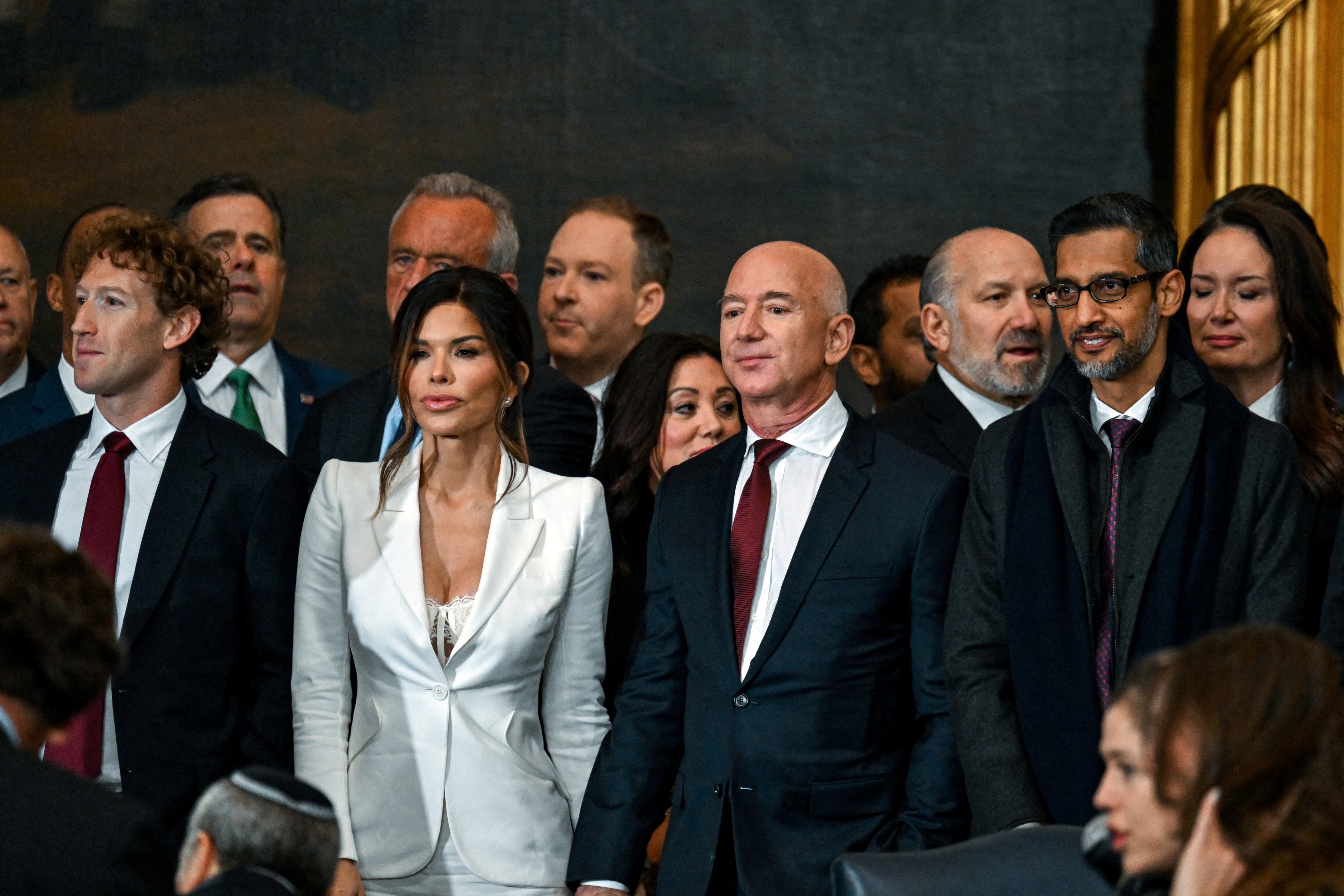 De izquierda a derecha: Mark Zuckerberg, Lauren Sanchez, Jeff Bezos y Sundar Pichai durante el acto de asunción de Donald Trump como presidente de Estados Unidos, enero de 2025 (Foto: Kenny Holston/Pool via REUTERS)