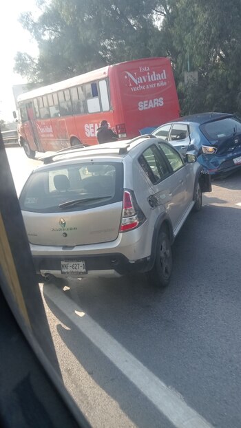 Choque en la avenida Reyes