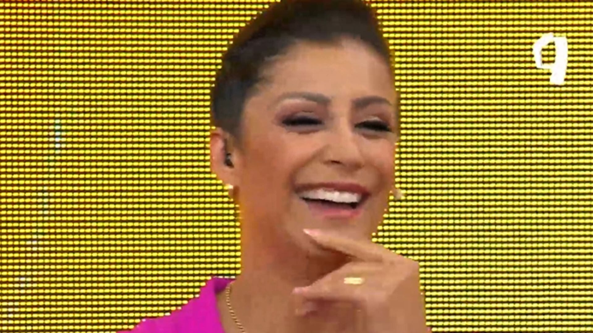 Ducelia Echevarría evita profundizar sobre su relación con Karla Tarazona, pero asegura que siempre brilla con luz propia.