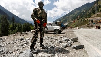 India envía más tropas a