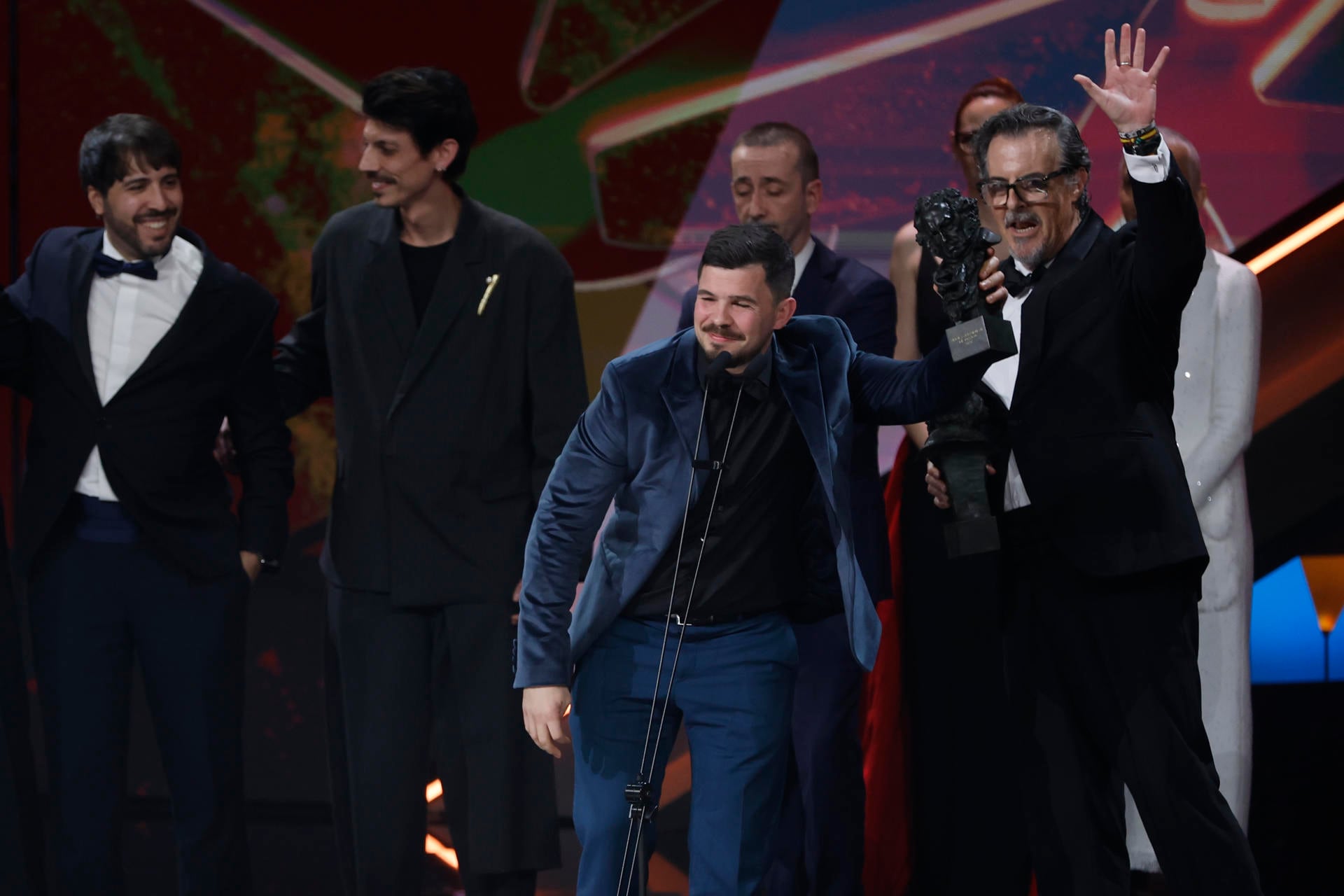 BARCELONA, 28/02/2026.- El equipo creador del cortometraje ´Ángulo muerto´ ganan el Goya a mejor cortometraje de ficción durante la ceremonia de entrega de los Premios Goya en su 40 edición, este sábado en el Auditorio Fórum CCIB de Barcelona. EFE/Quique García.
