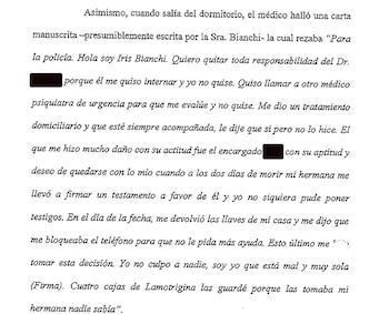 Texto mecanografiado en español sobre fondo blanco que cita una carta manuscrita con dos nombres censurados con bloques negros