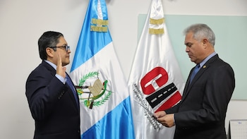 Guatemala renueva la cúpula de sus telecomunicaciones y nombra a Alex Pérez en la Superintendencia