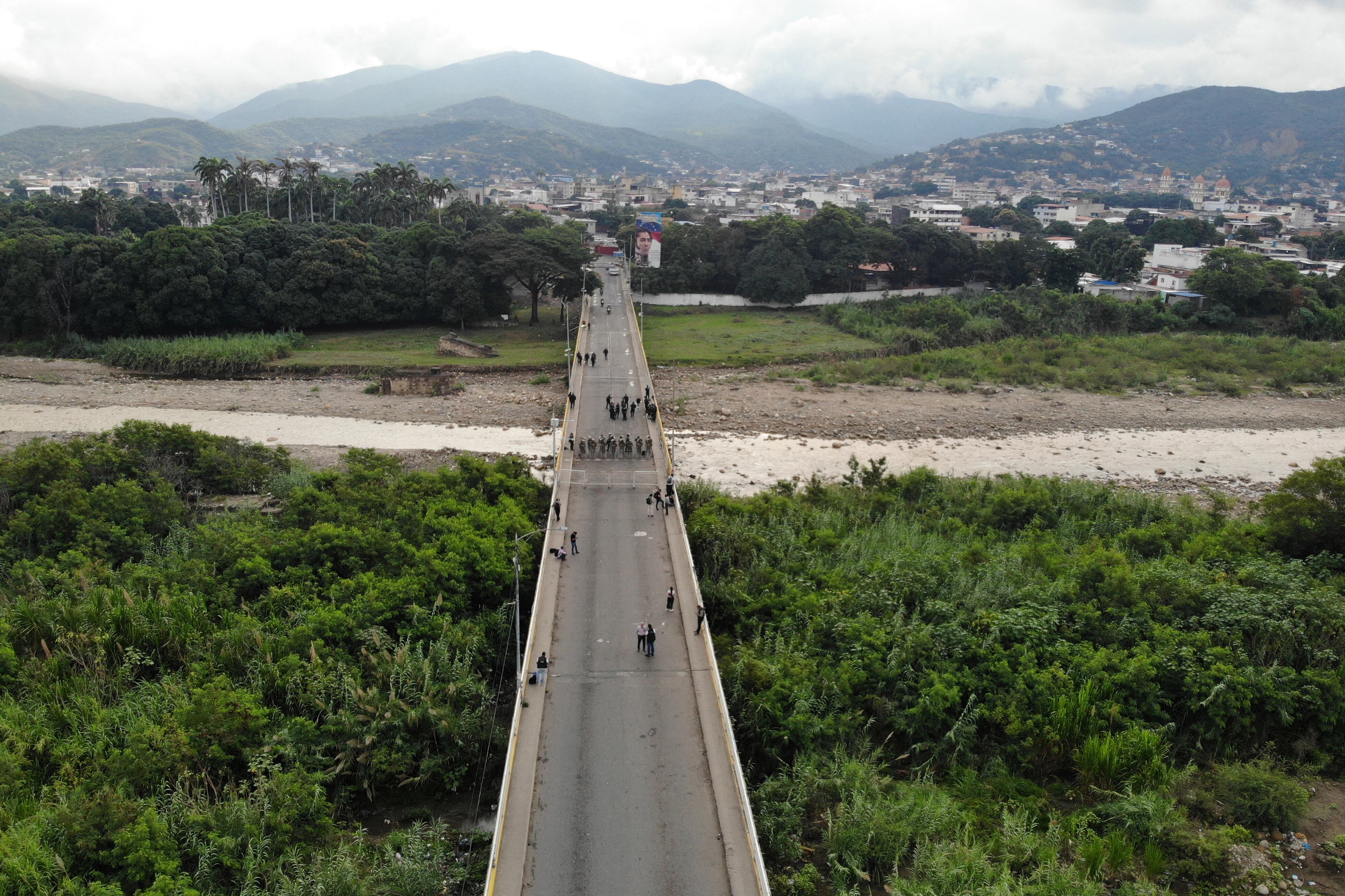 Puente Internacional Simón Bolívar|(Photo by Schneyder Mendoza / AFP)