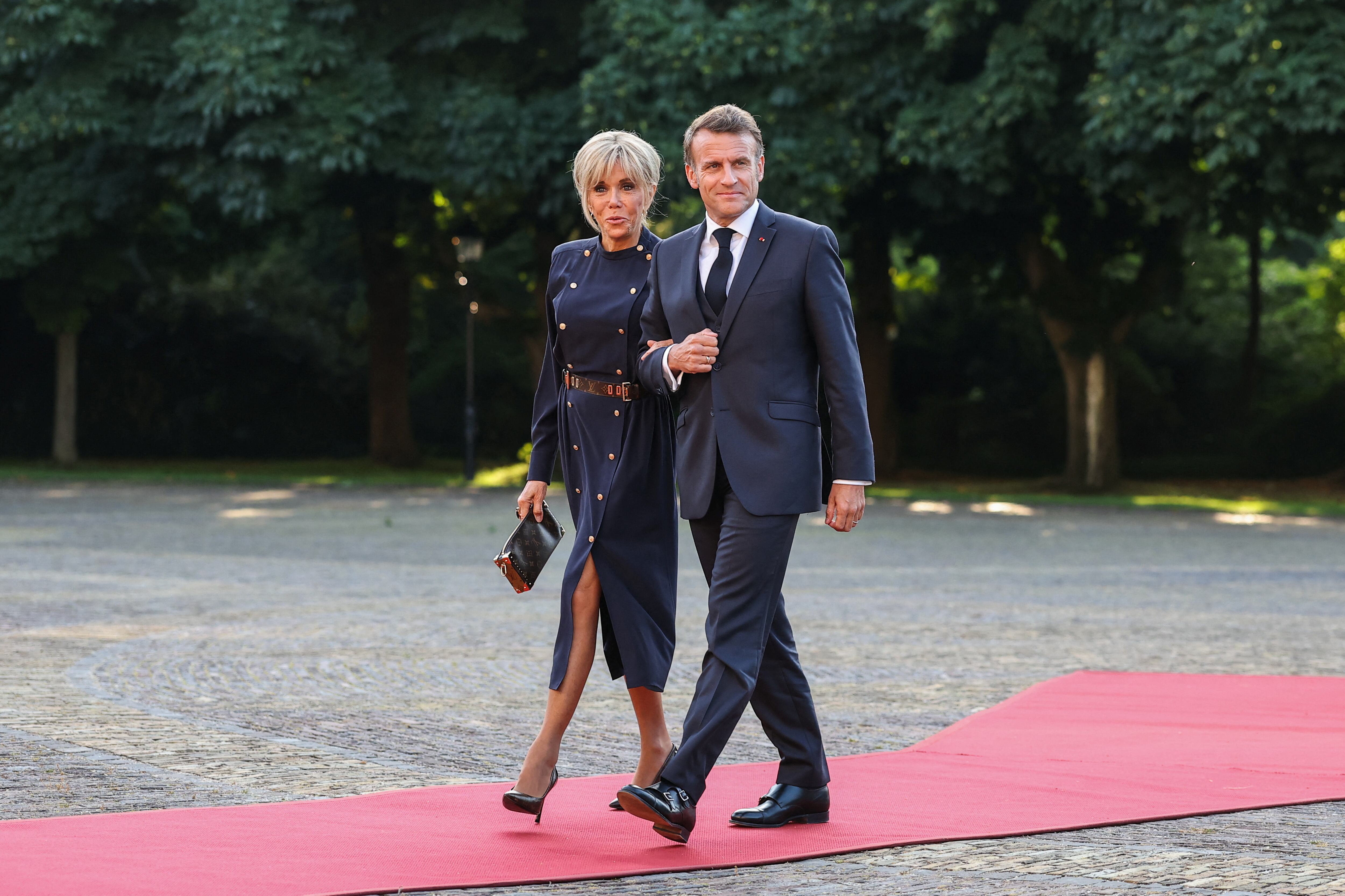 Macron y su esposa Brigitte tienen previsto llegar a Londres a última hora de la mañana de este martes (REUTERS/Toby Melville)