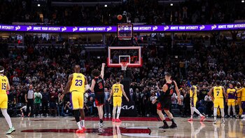 Épico triunfo de los Bulls sobre los Lakers: perdían por 5 puntos a falta de 12 segundos y ganaron con un triple de mitad de cancha