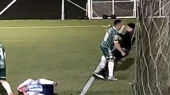Brutal agresión de un futbolista al juez de línea en un partido entre Racing y San Miguel del Senior: “Está bastante golpeado”