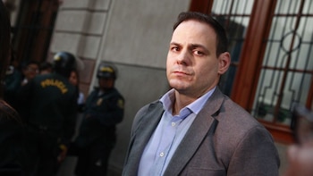 La resolución judicial especificó que el sobreseimiento no representa una declaración de inocencia ni una absolución probatoria, sino que responde a la imposibilidad constitucional de sostener una investigación basada en hechos ya clausurados por el Tribunal Constitucional